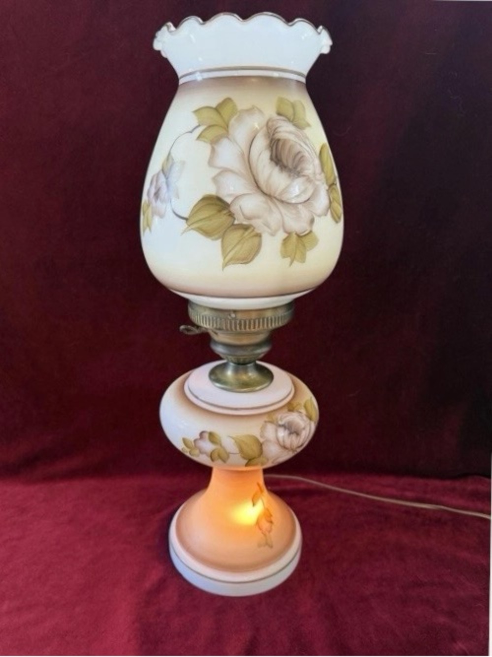 VTG Gone With The Wind  Floral Glass Table Lamp in Cream, Gold and Brown